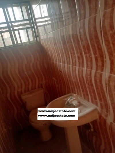 3 bedroom flat in ologuneru,ibadan