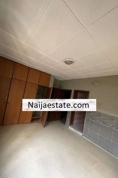 6bdrm Bungalow in Elewuro Estate, Akobo for sale-4