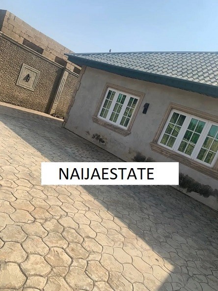 6bdrm Block of Flats in Jiboye, Akala Express for sale-1
