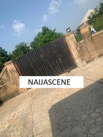 6bdrm Block of Flats in Jiboye, Akala Express for sale