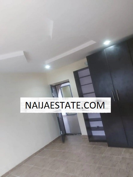 3bdrm Block of Flats in Ologede Estate, Akala Express for sale-1
