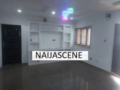 3bdrm Block of Flats in Ologede Estate, Akala Express for sale